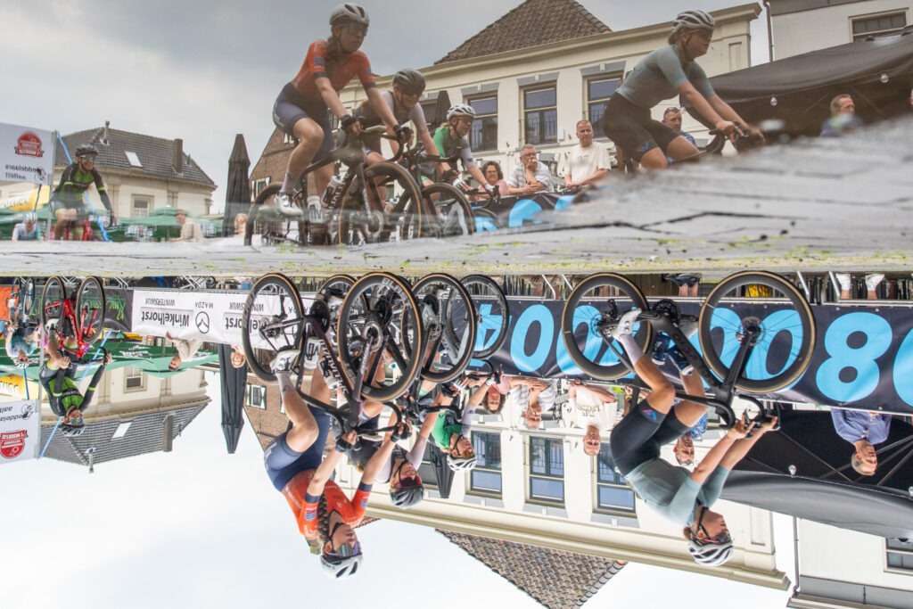 Foto’s Ronde van Aalten 2026 | Regen, koers en spektakel in Aalten